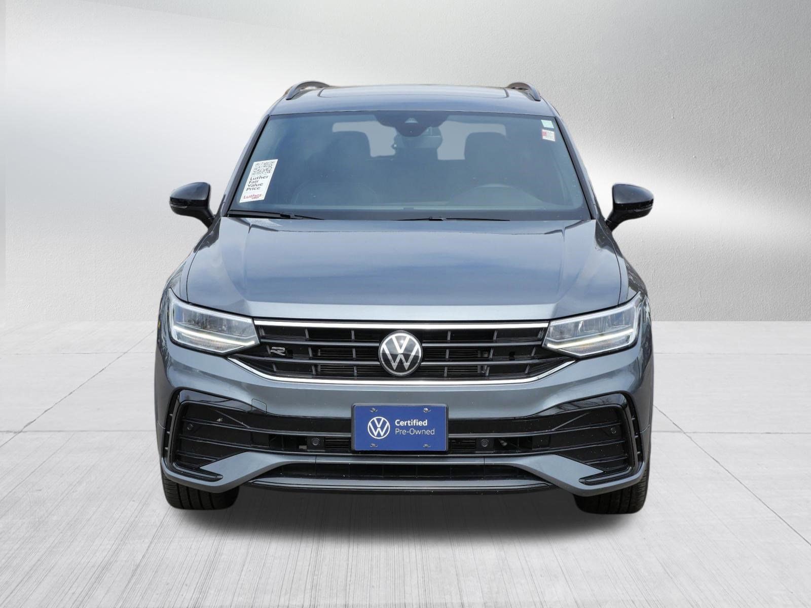 Certified 2024 Volkswagen Tiguan SE R-Line image 2