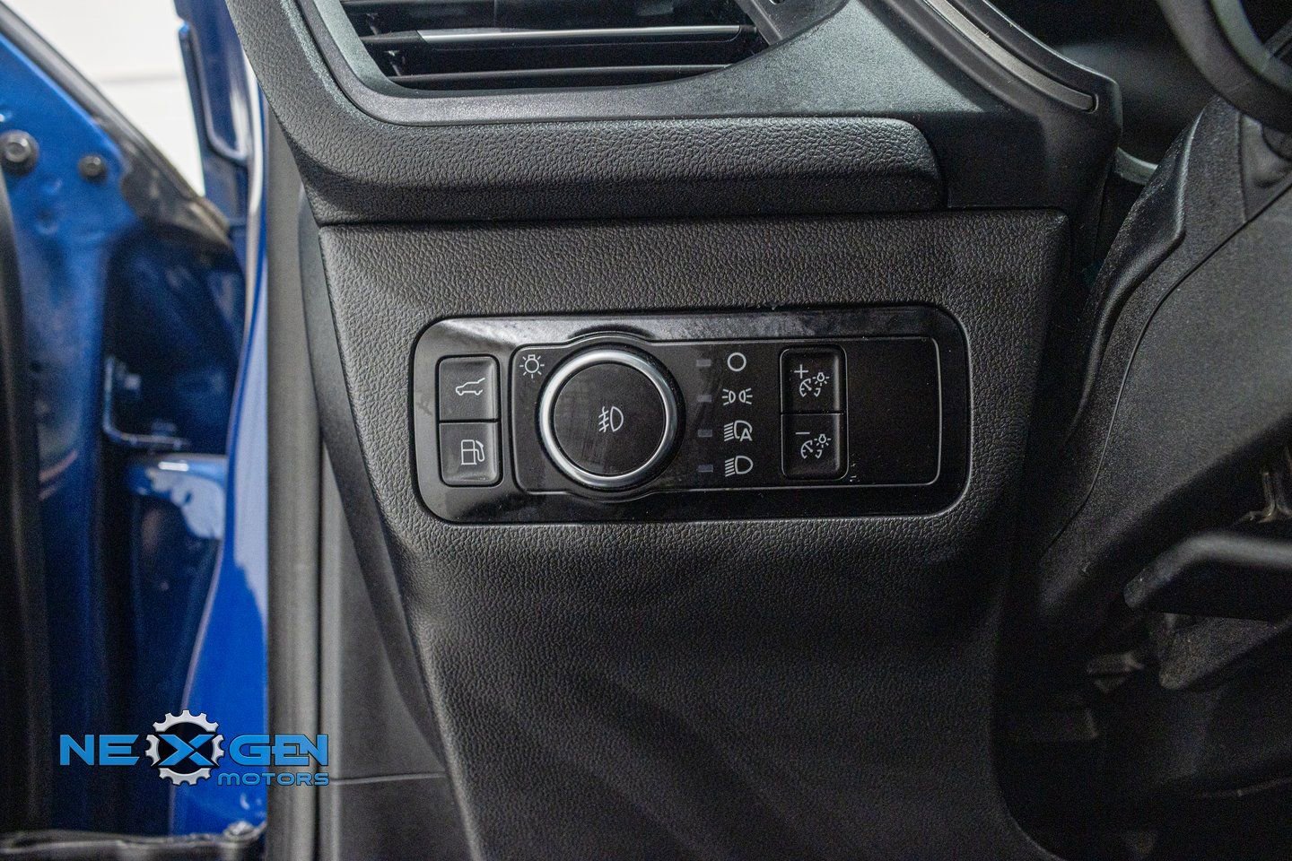 Used 2023 Ford Escape SE image 13