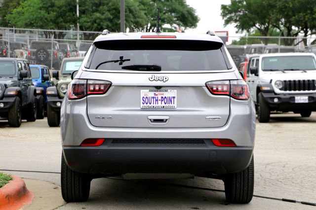Used 2023 Jeep Compass Latitude AWD/4WD image 6