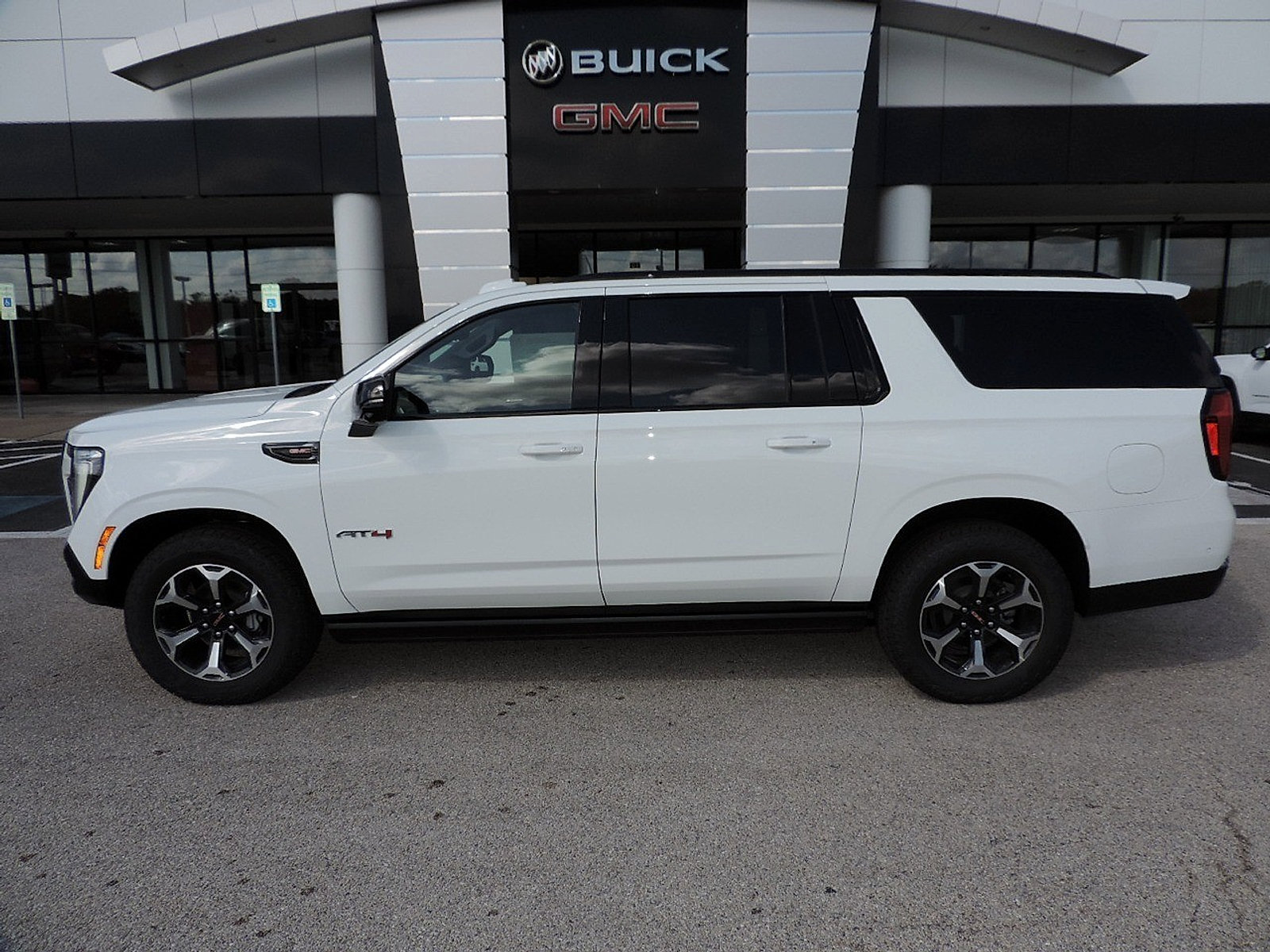 New 2026 GMC Yukon XL AT4 w/ AT4 Premium Plus Package AWD/4WD image 8