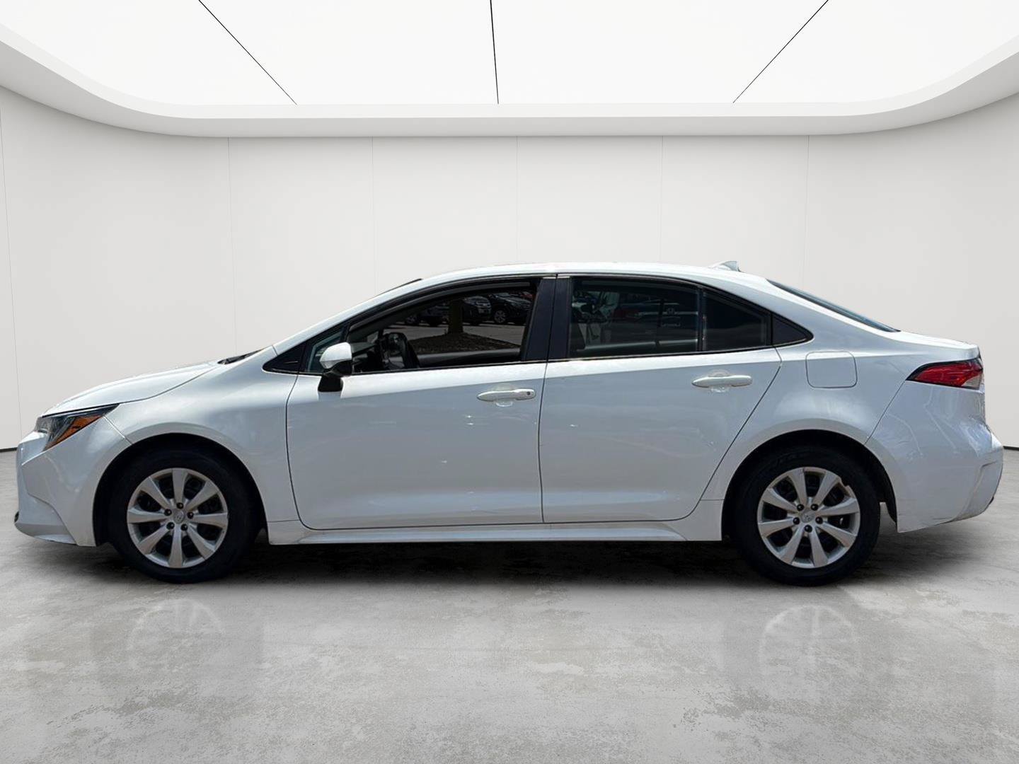 Used 2024 Toyota Corolla LE FWD image 4