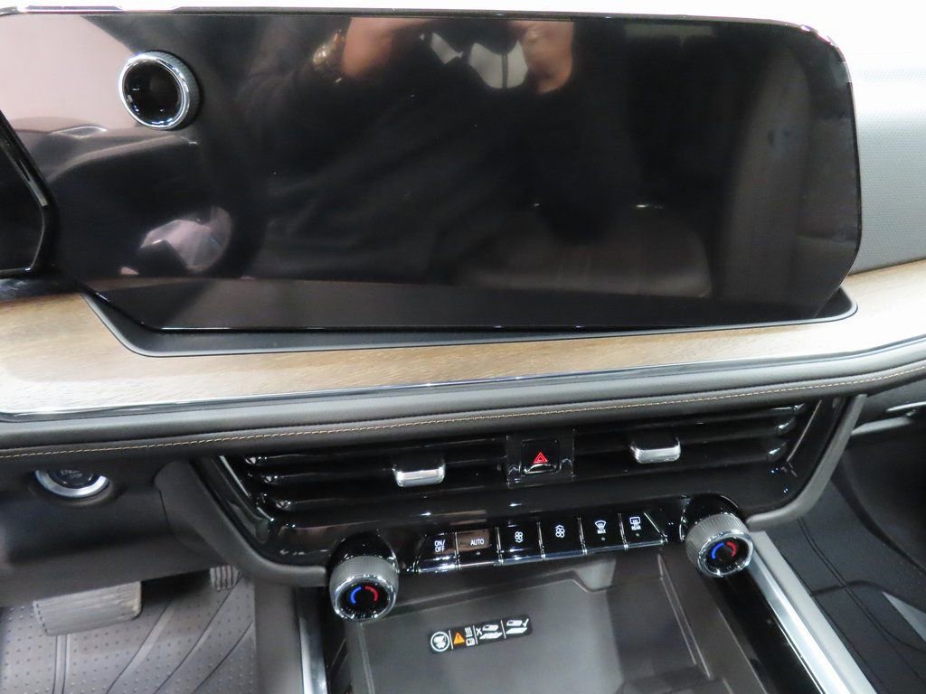 Used 2025 Chevrolet Tahoe High Country image 14