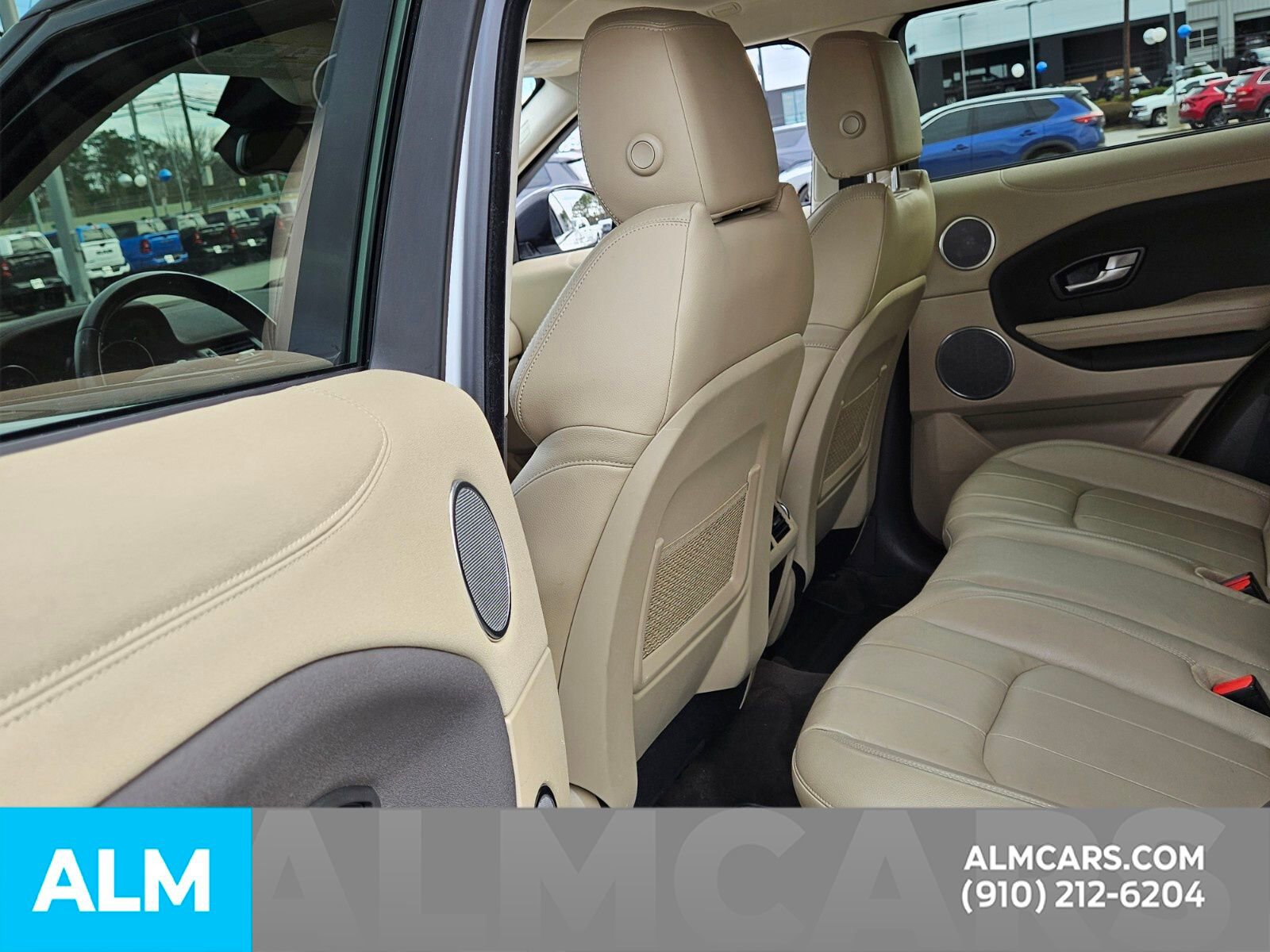 Used 2019 Land Rover Range Rover Evoque SE AWD/4WD image 9