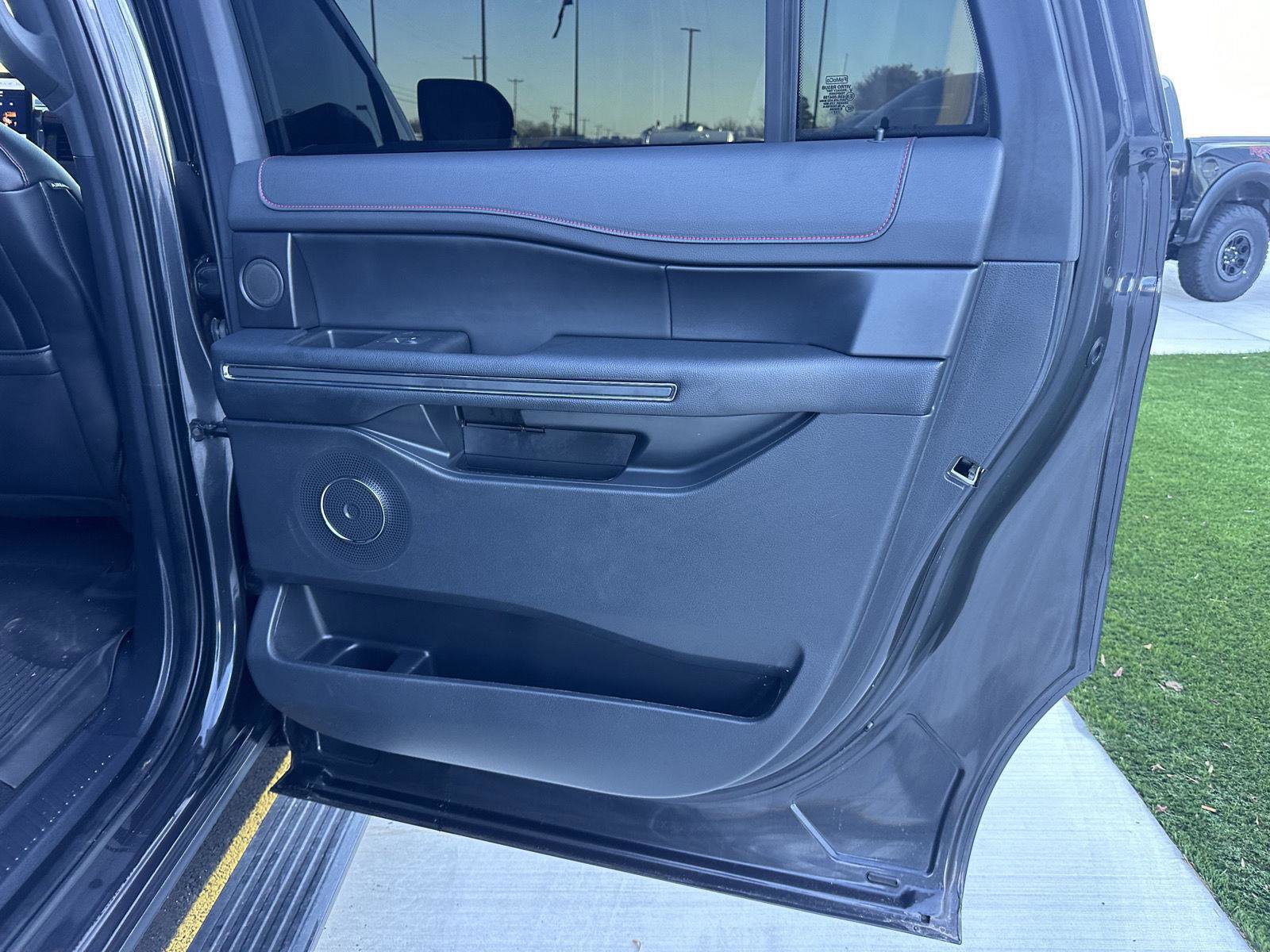 Used 2024 Ford Expedition Max Limited image 19