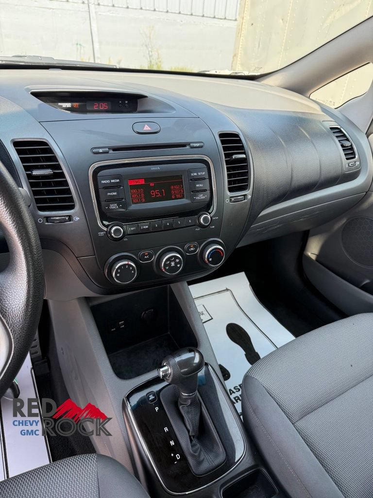 Used 2017 Kia Forte LX FWD image 13