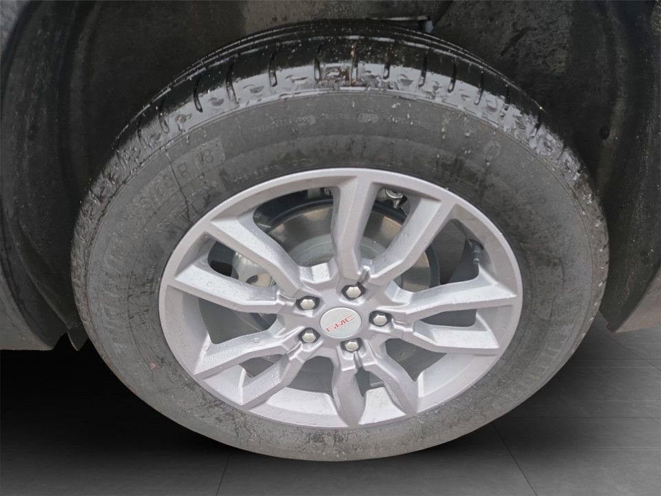 Used 2024 GMC Terrain SLT image 33