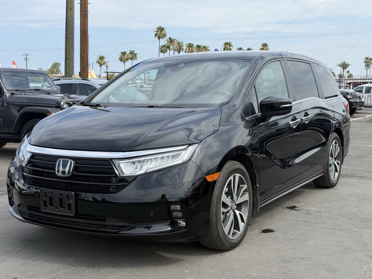 Used 2023 Honda Odyssey Touring image 2