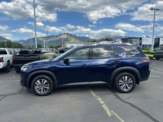 Used 2023 Nissan Pathfinder SL AWD/4WD image 7