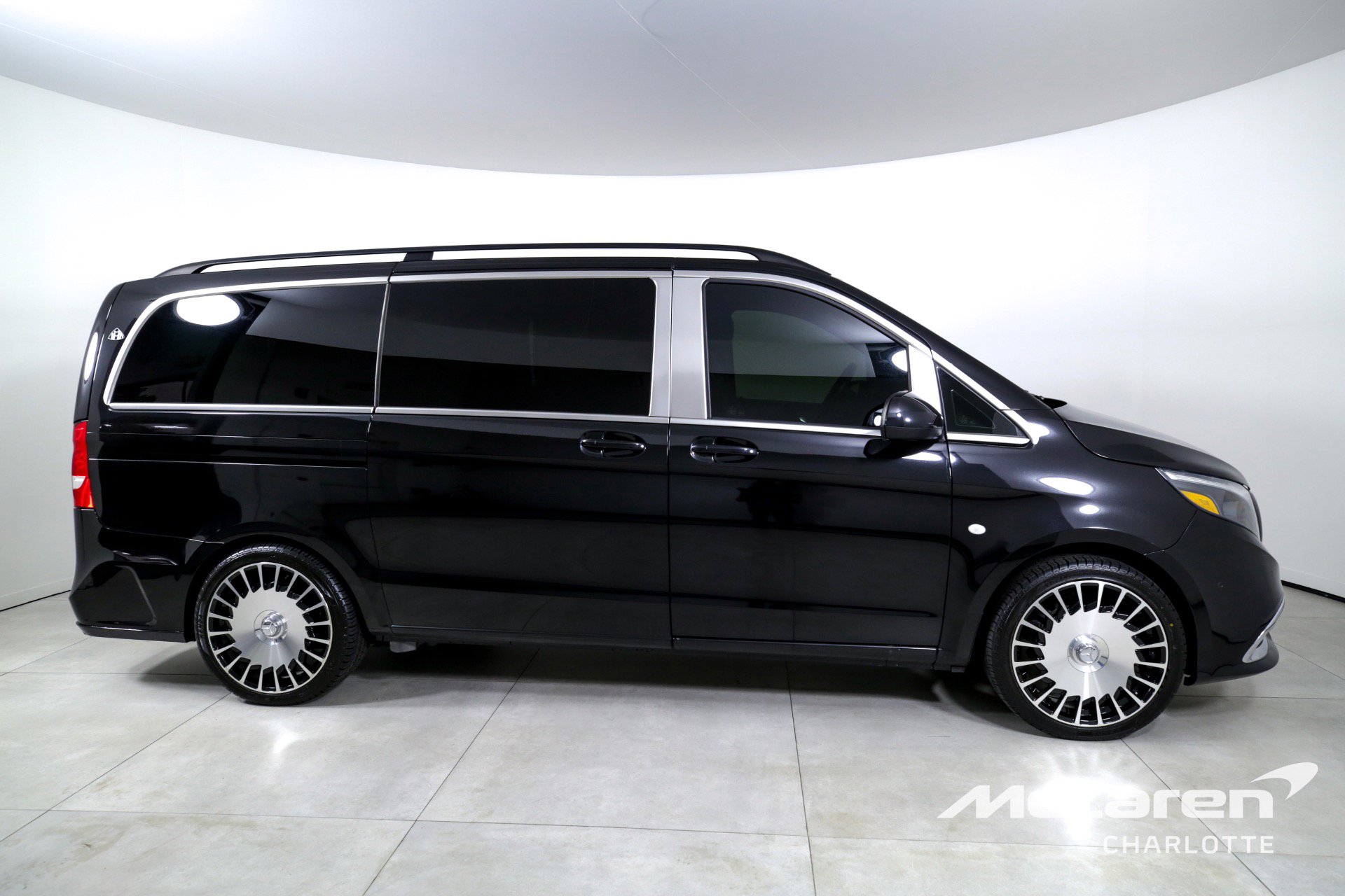 Used 2018 Mercedes-Benz Metris Passenger image 9