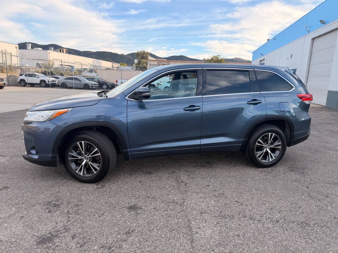 Used 2017 Toyota Highlander Plus w/ Carpet Mat Package FWD image 13