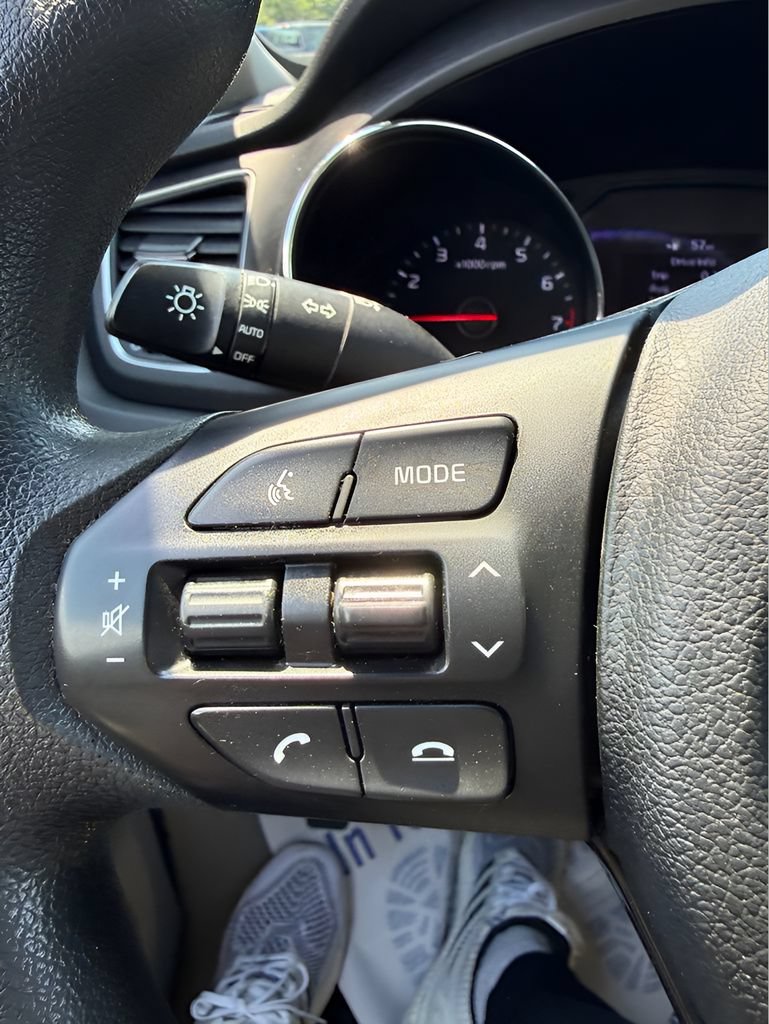 Used 2021 Kia Sedona LX FWD image 24