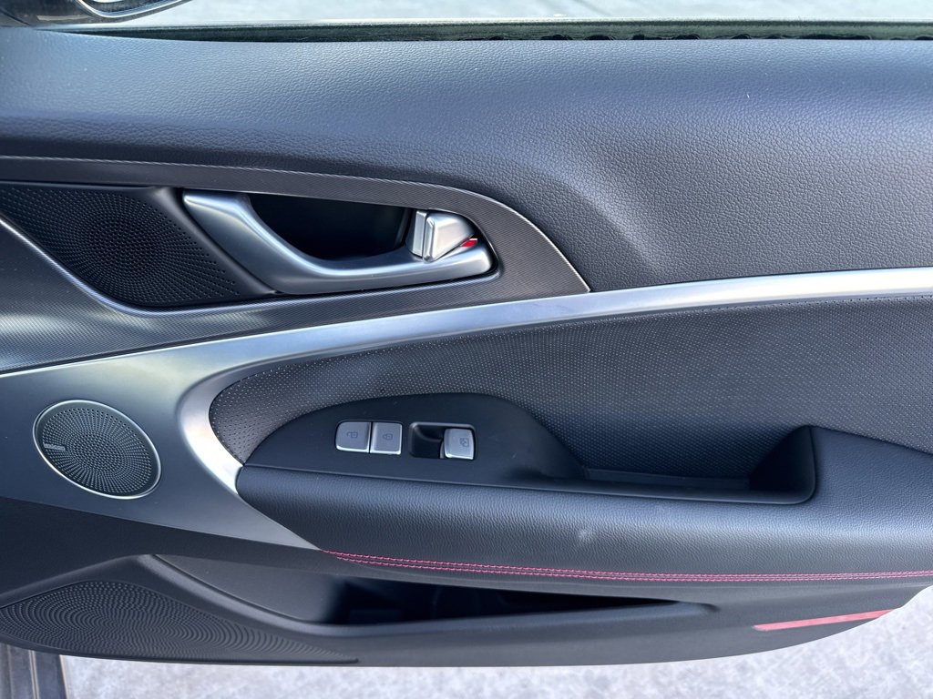 Used 2025 Genesis G70 2.5T w/ Sport Prestige Package image 21