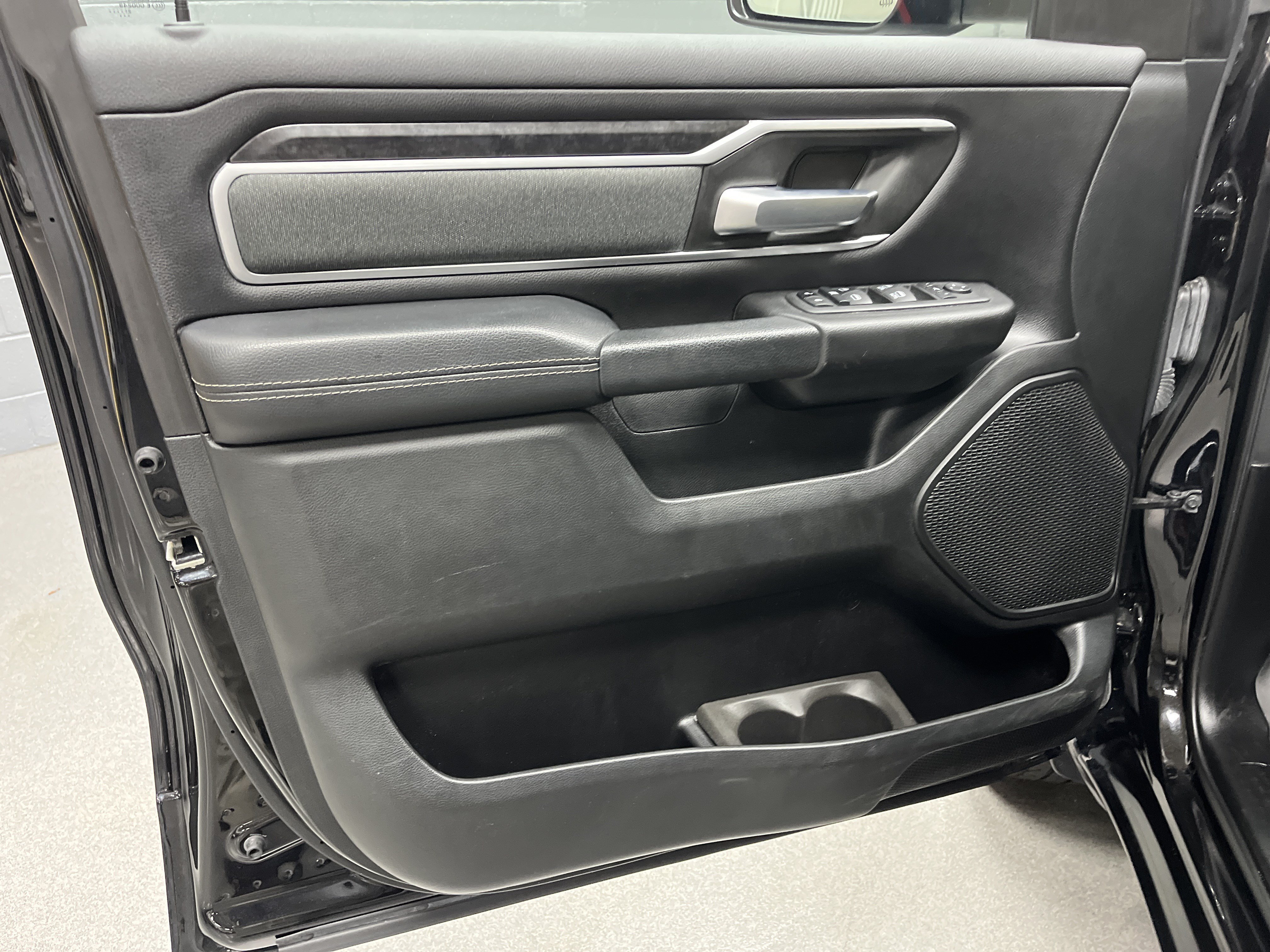 Used 2022 RAM 1500 Big Horn AWD/4WD image 14