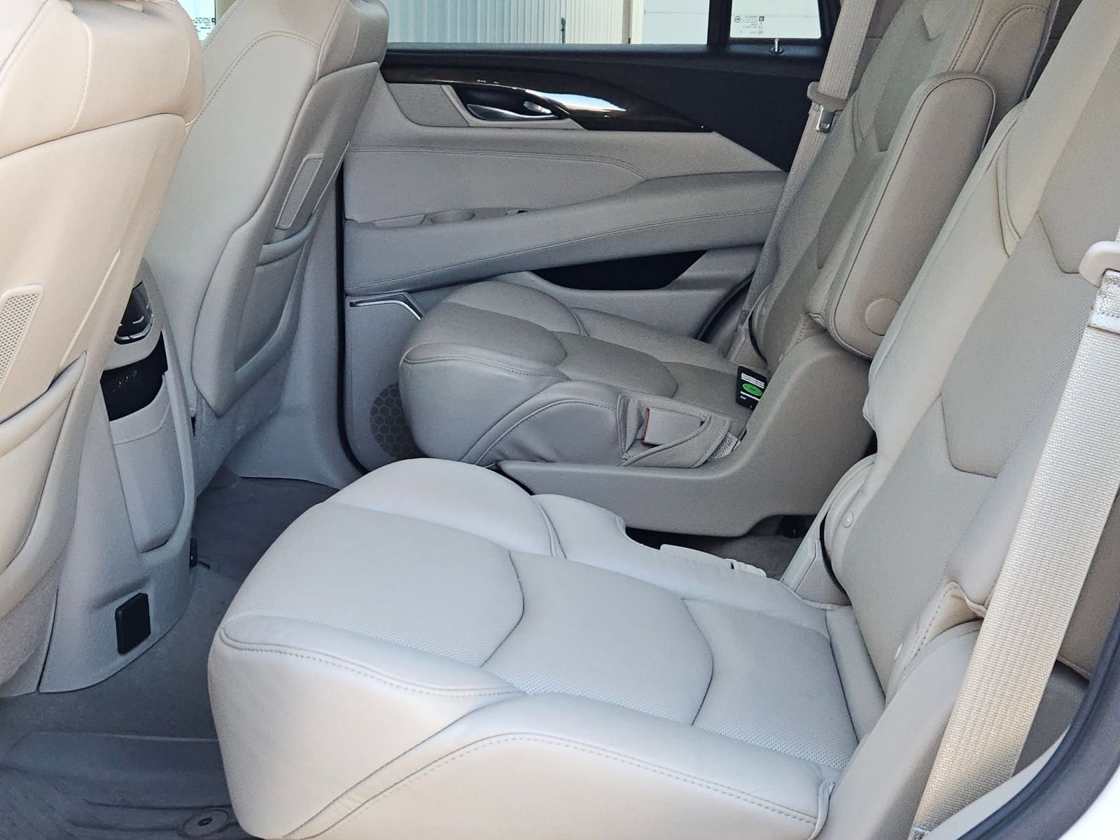 Used 2020 Cadillac Escalade Premium Luxury image 25