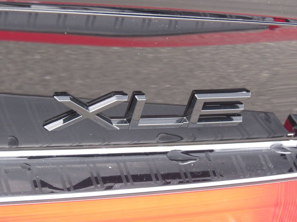 New 2026 Toyota Prius XLE FWD image 8