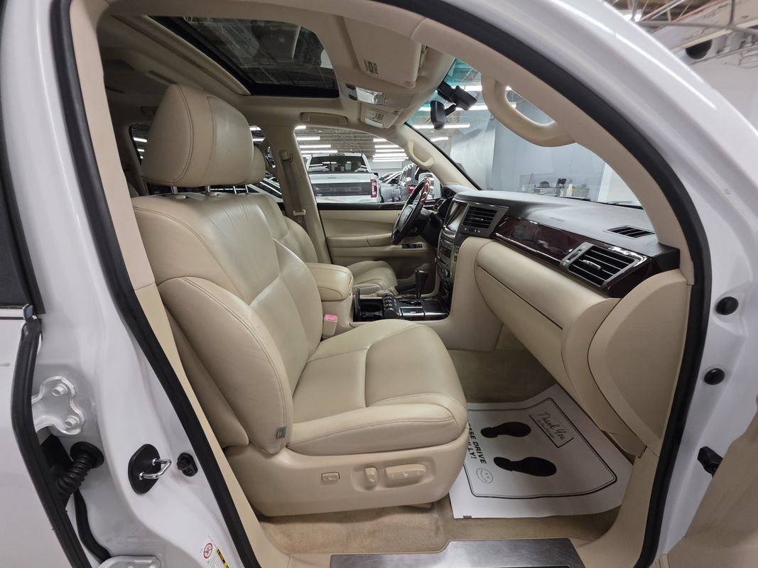 Used 2010 Lexus LX 570 4WD w/ Luxury Pkg image 29