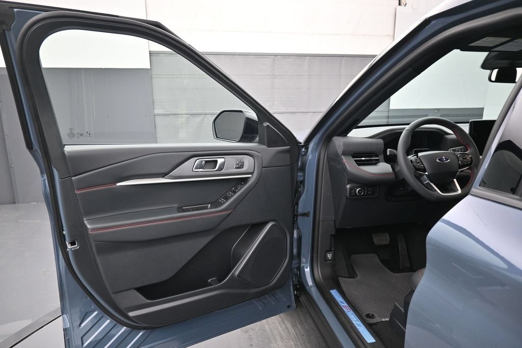 New 2026 Ford Explorer ST-Line w/ ST-Line Street Pack RWD image 8