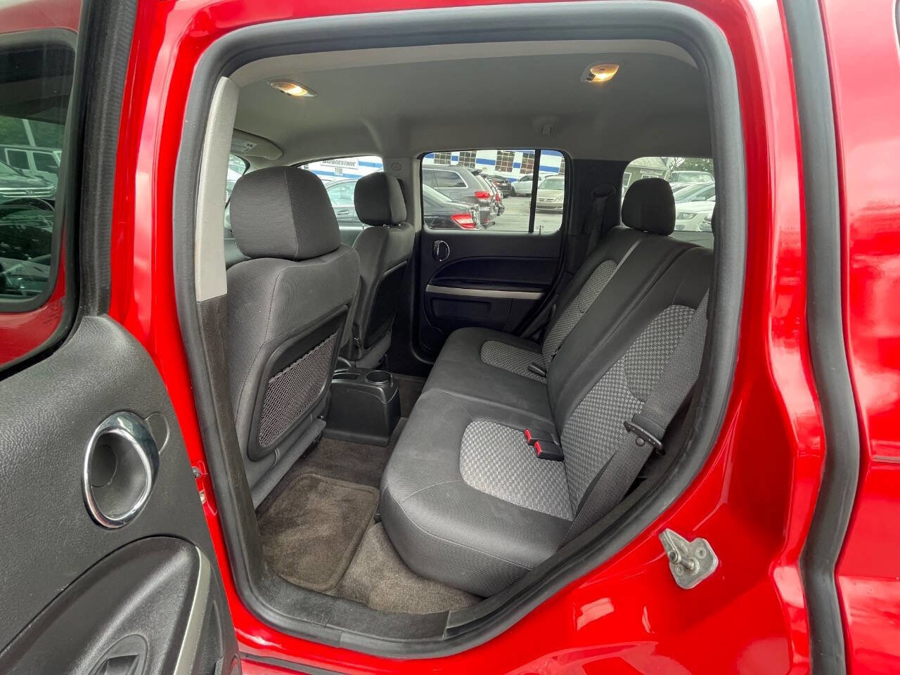 Used 2011 Chevrolet HHR LT image 24