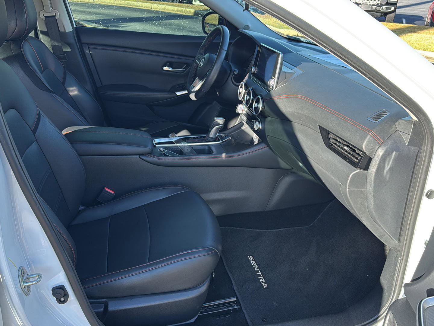 Used 2024 Nissan Sentra SR w/ SR Premium Package image 10