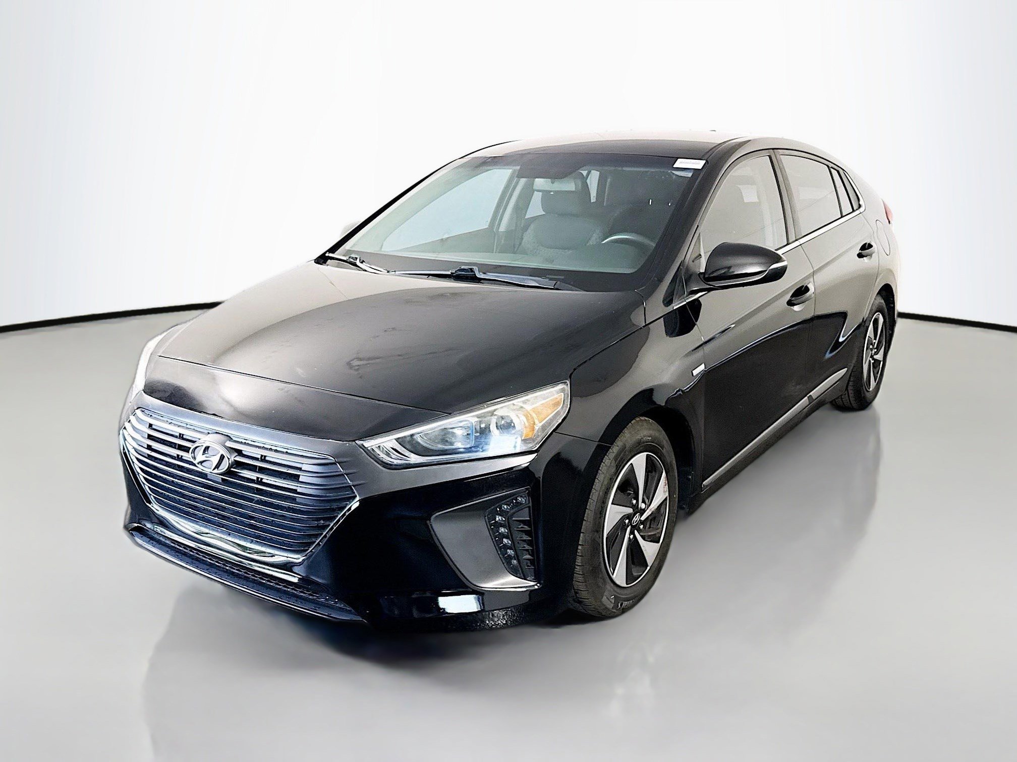 Used 2017 Hyundai Ioniq SEL image 4