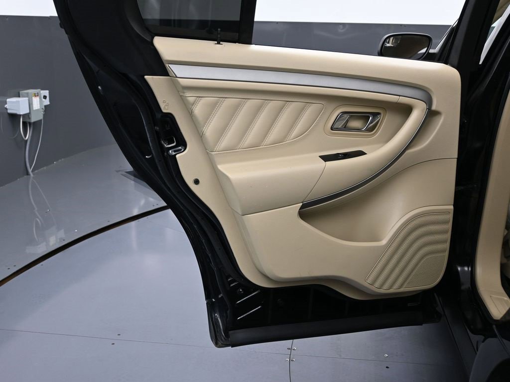 Used 2016 Ford Taurus SE image 33