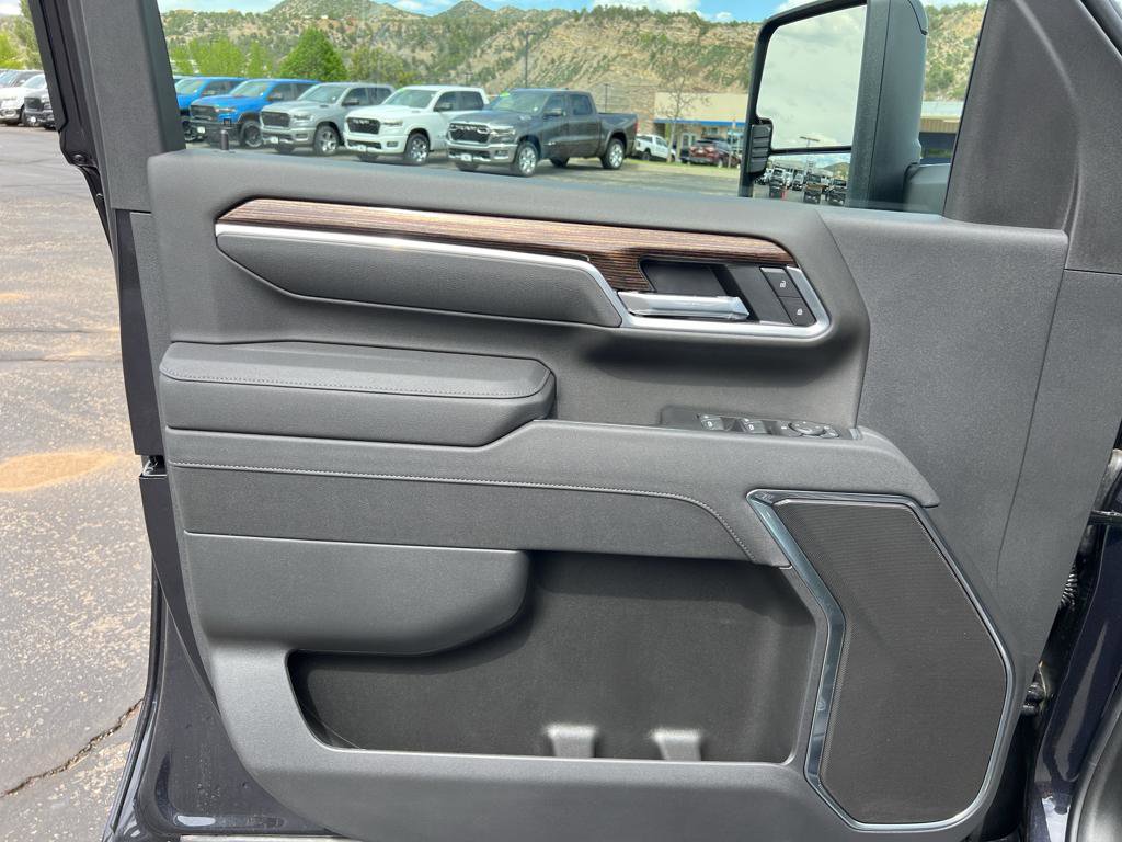New 2025 GMC Sierra 2500 SLE w/ Max Trailering Package image 17
