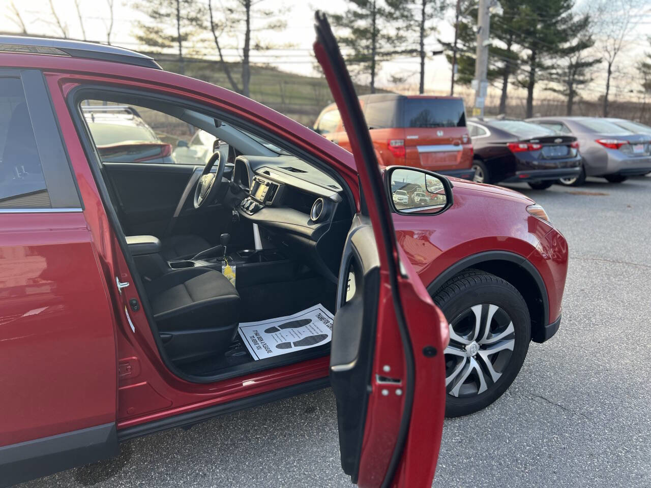 Used 2017 Toyota RAV4 LE image 9