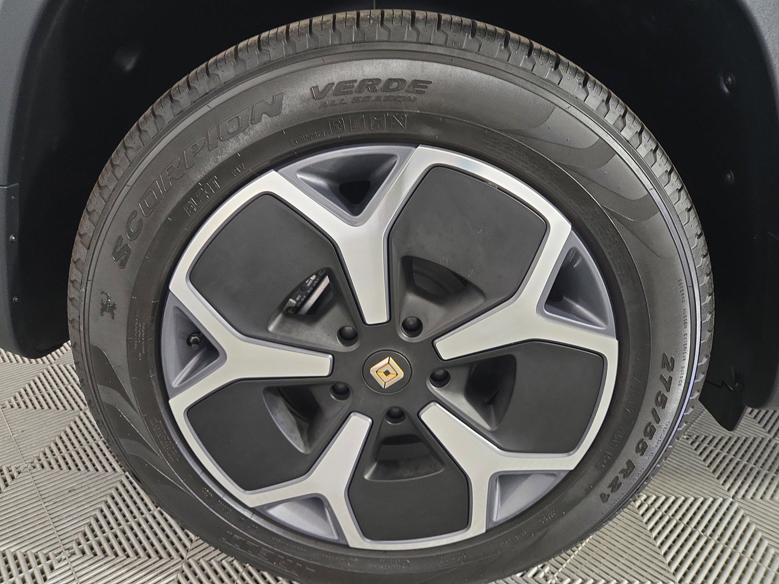 Used 2024 Rivian R1T Adventure AWD/4WD image 12