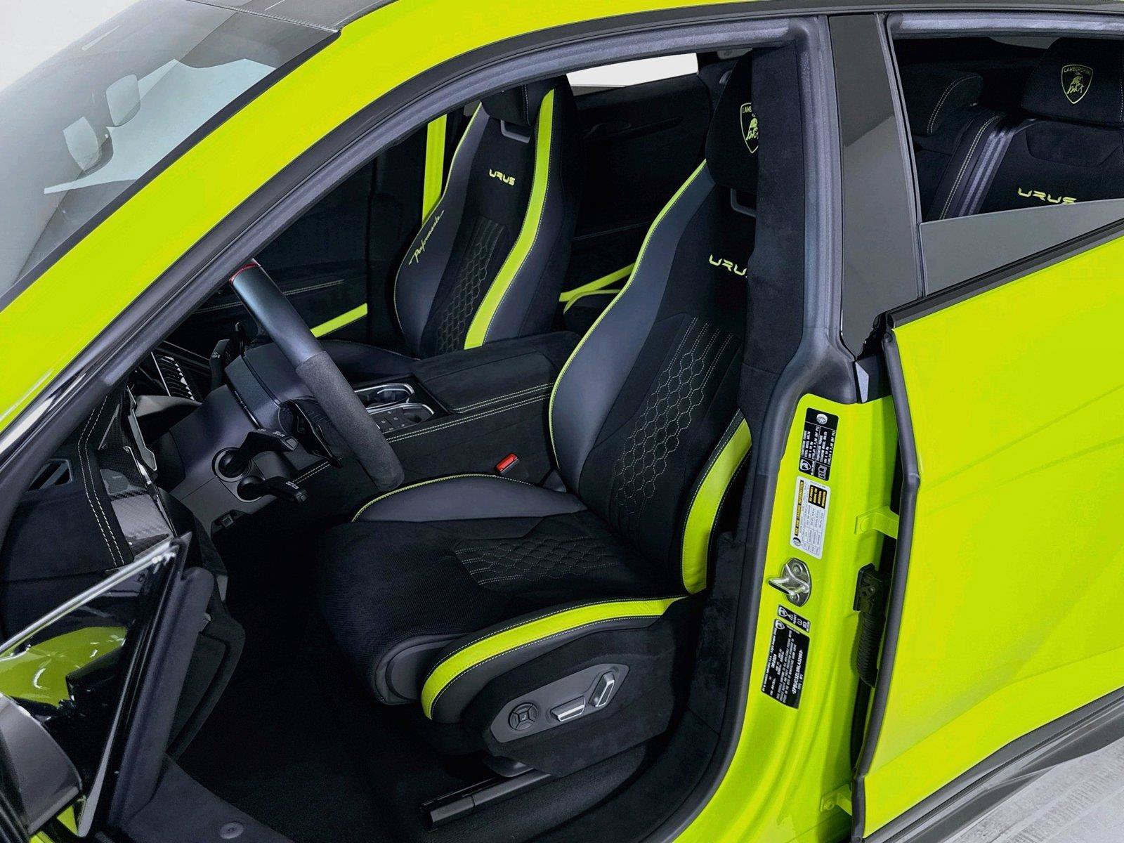 Used 2024 Lamborghini Urus Performante AWD/4WD image 13