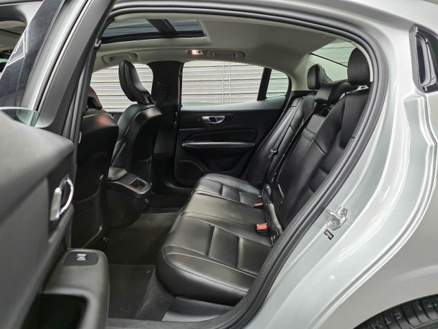 Used 2022 Volvo S60 B5 Inscription FWD image 16
