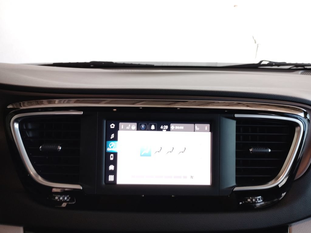 Used 2023 Chrysler Voyager LX FWD image 38