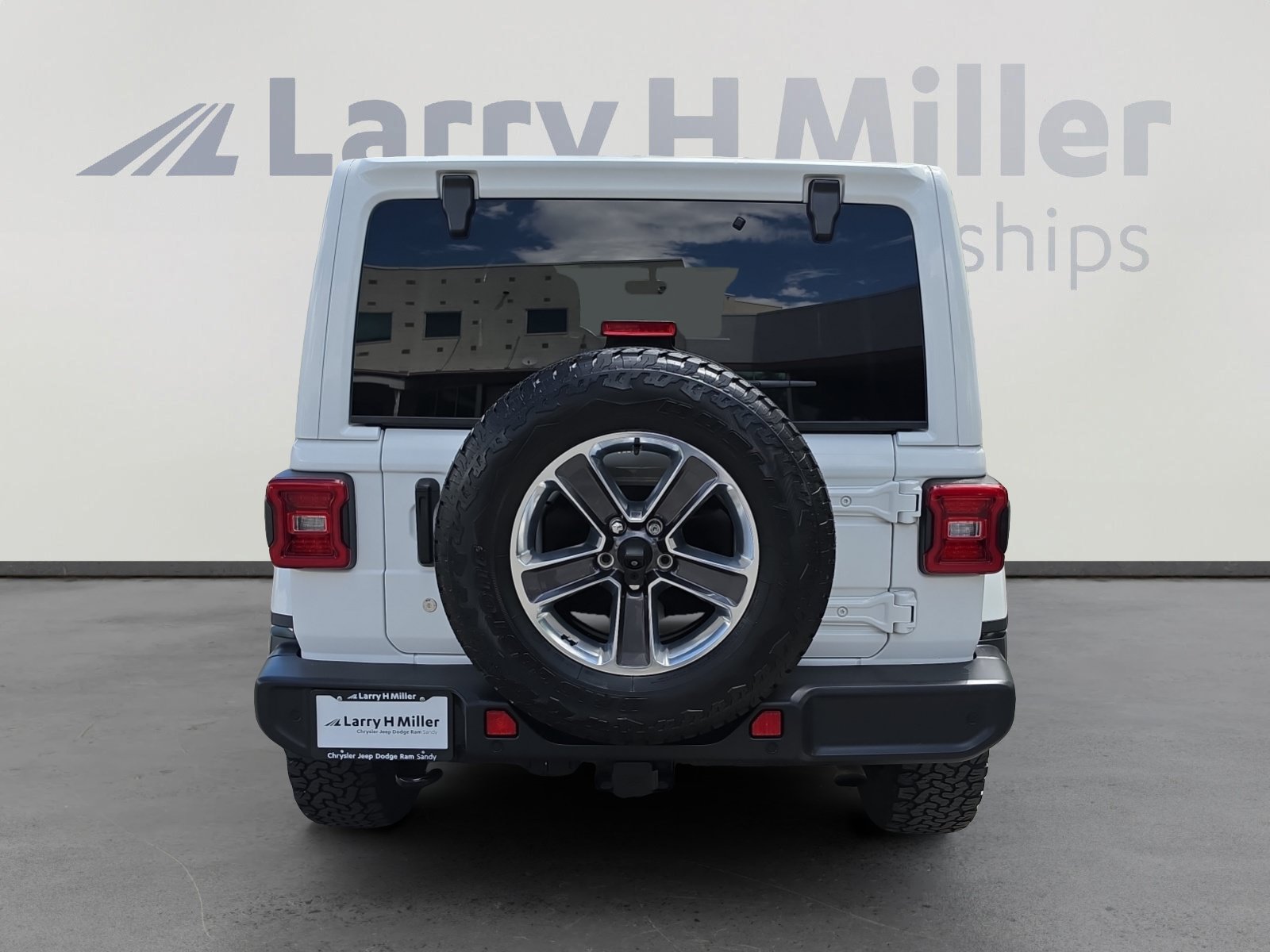 Used 2019 Jeep Wrangler Unlimited Sahara AWD/4WD image 4
