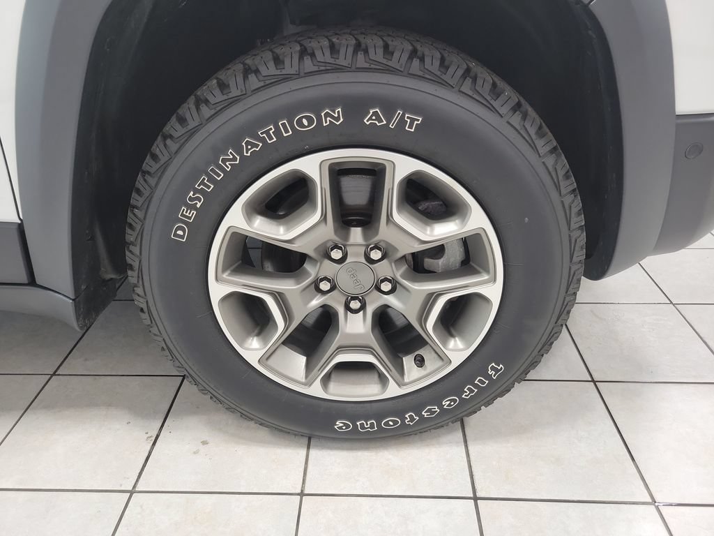 Used 2023 Jeep Cherokee Trailhawk AWD/4WD image 51