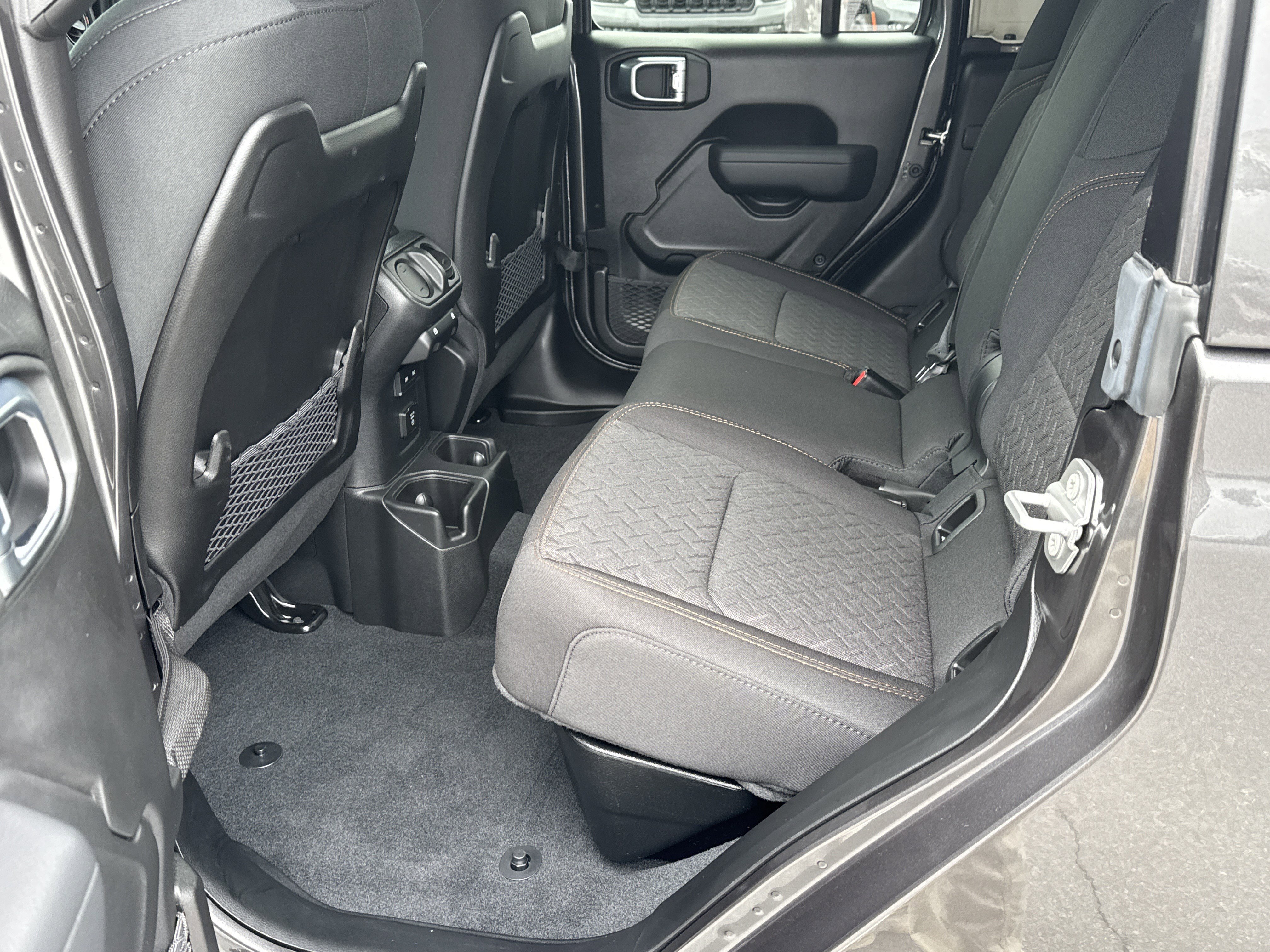 Used 2025 Jeep Gladiator Mojave w/ Convenience Group image 24