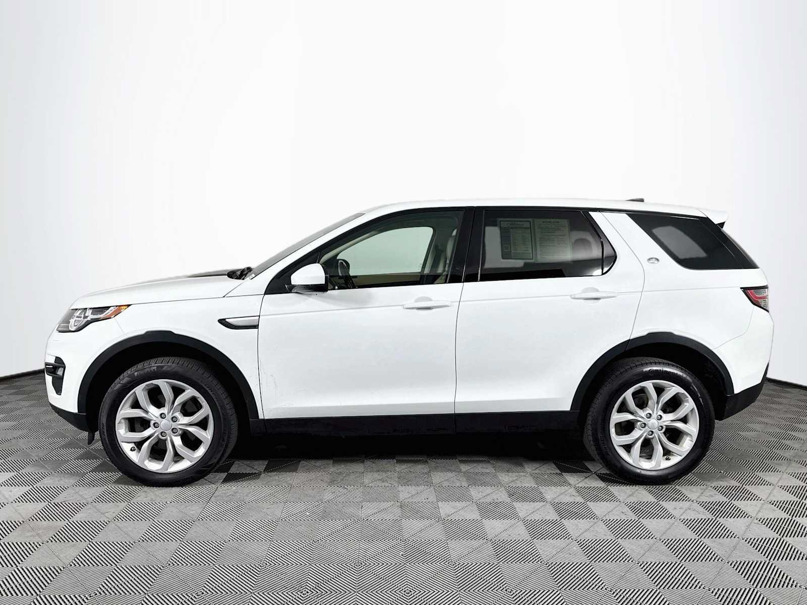 Used 2018 Land Rover Discovery Sport HSE AWD/4WD image 8