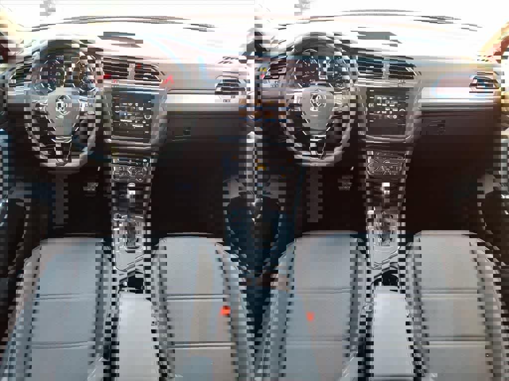 Used 2020 Volkswagen Tiguan SE image 10