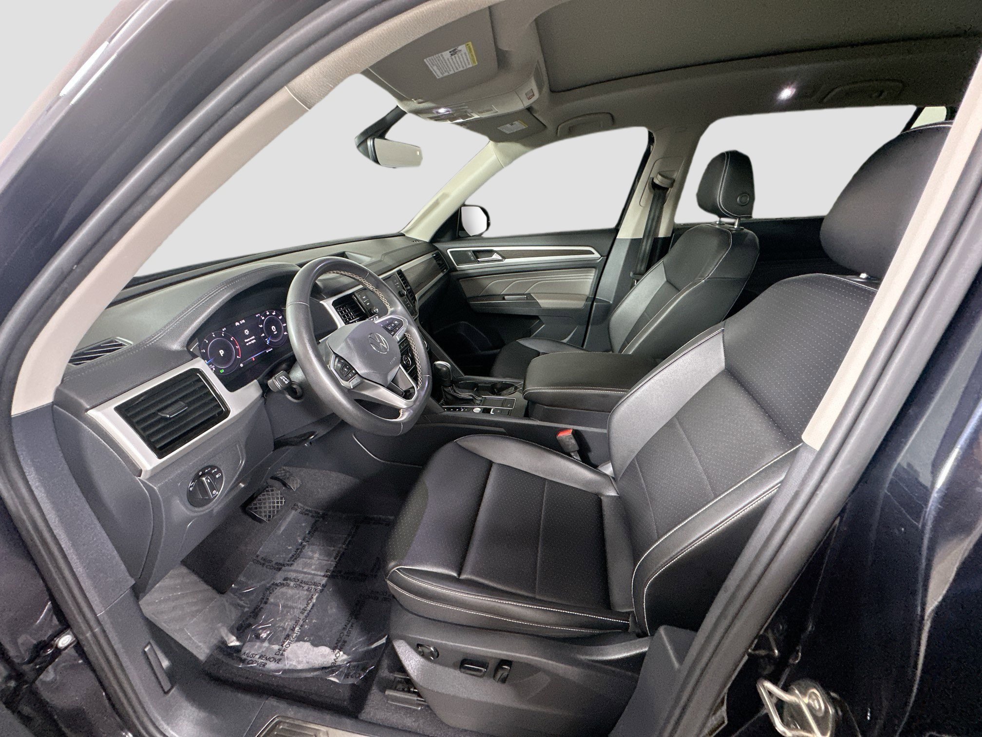 Used 2023 Volkswagen Atlas SE w/ Panoramic Sunroof Package image 17