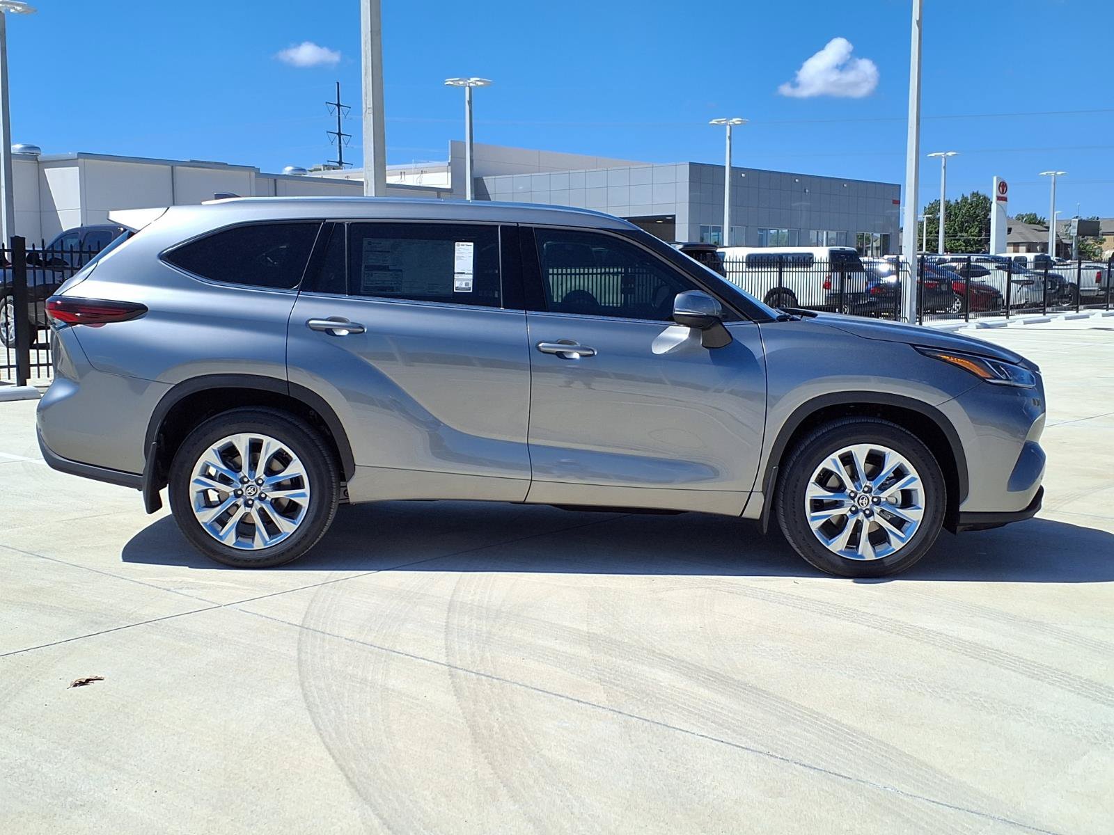 New 2026 Toyota Highlander Limited AWD/4WD image 10