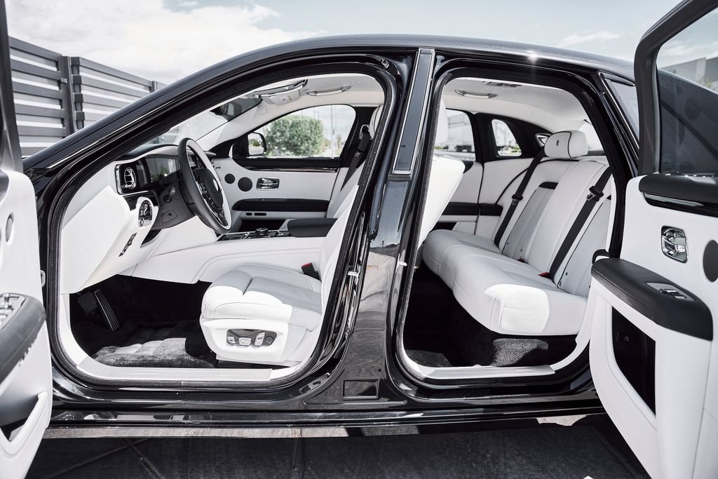Used 2026 Rolls-Royce Ghost RWD image 30