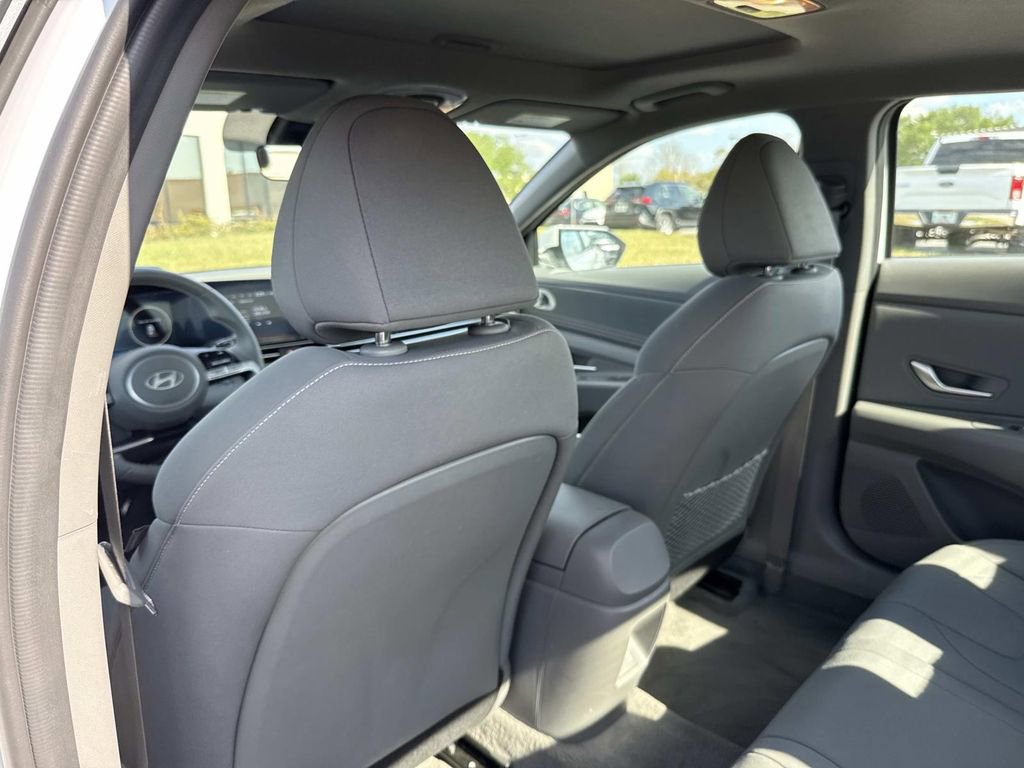 Used 2024 Hyundai Elantra SEL w/ Convenience Package image 12