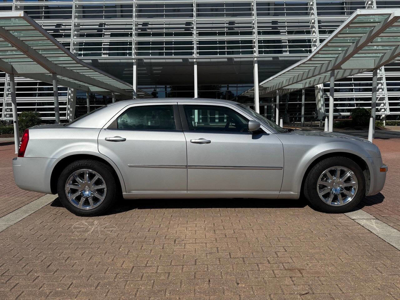 Used 2008 Chrysler 300 Limited image 9