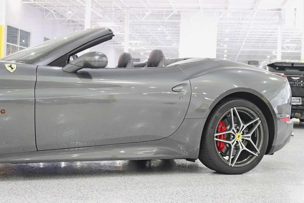 Used 2016 Ferrari California T RWD image 5