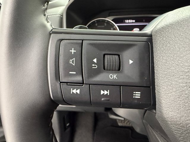 Used 2025 Nissan Rogue SV image 10