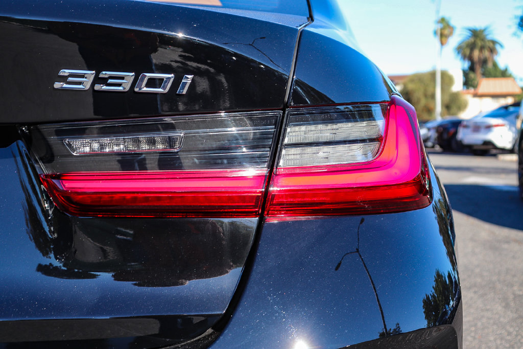 New 2026 BMW 330i Sedan w/ Convenience Package RWD image 7