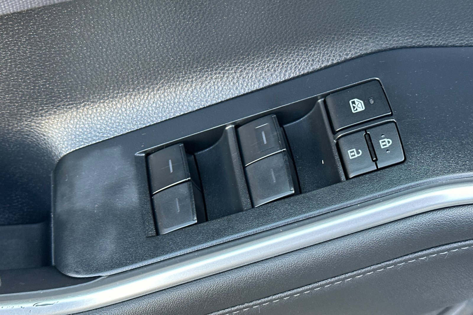 Used 2023 Toyota Highlander L image 15