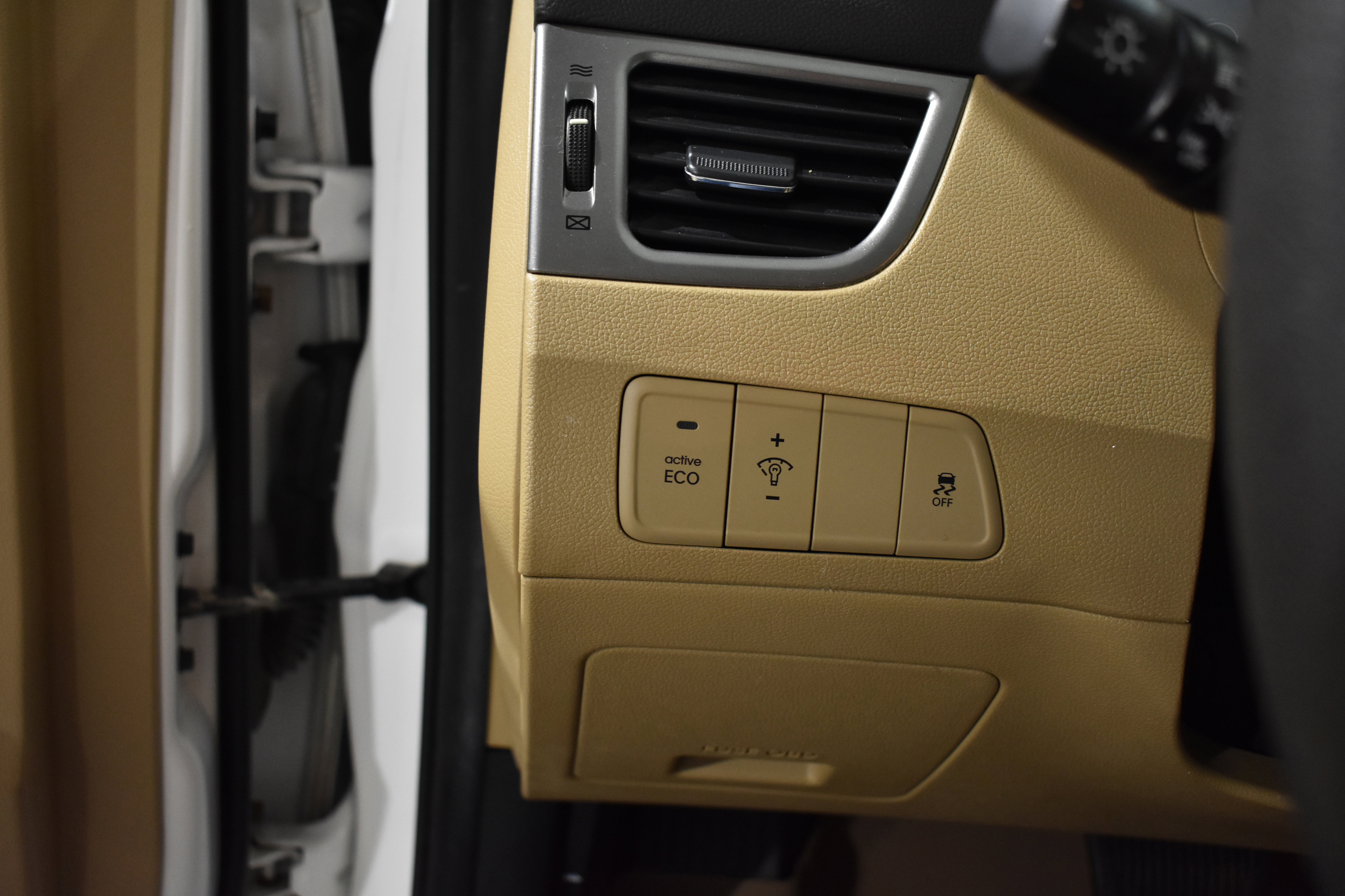 Used 2013 Hyundai Elantra GLS image 18