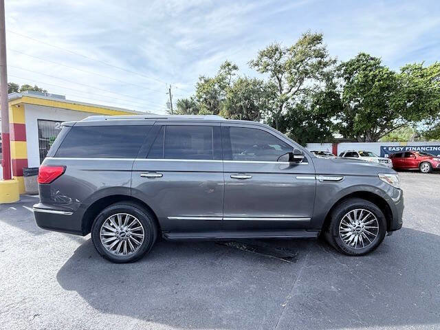Used 2018 Lincoln Navigator Premiere image 3