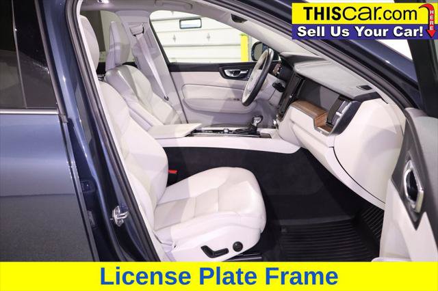 Used 2021 Volvo XC60 T5 Momentum w/ Premium Package FWD image 26