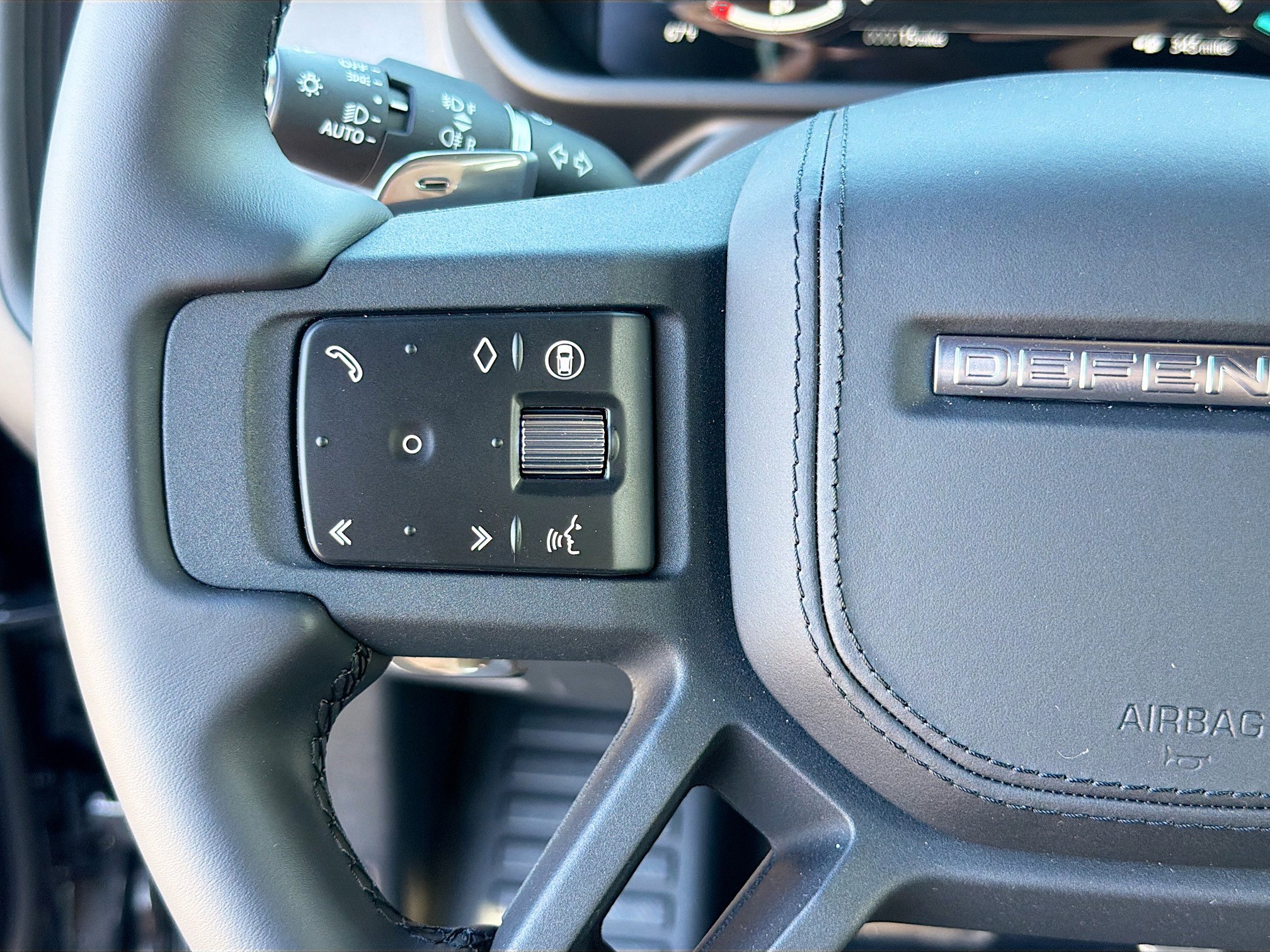 New 2026 Land Rover Defender 90 V8 image 38