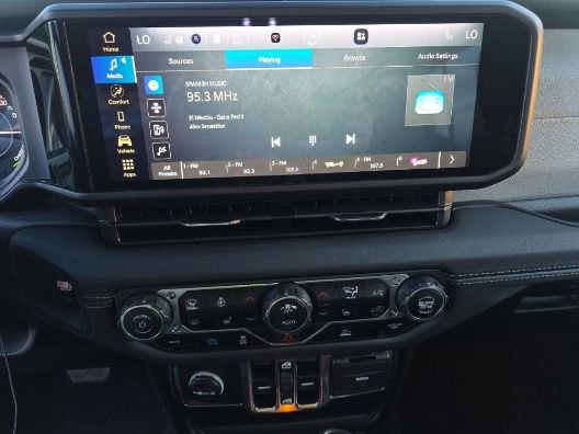 Used 2025 Jeep Wrangler Unlimited Sahara image 11